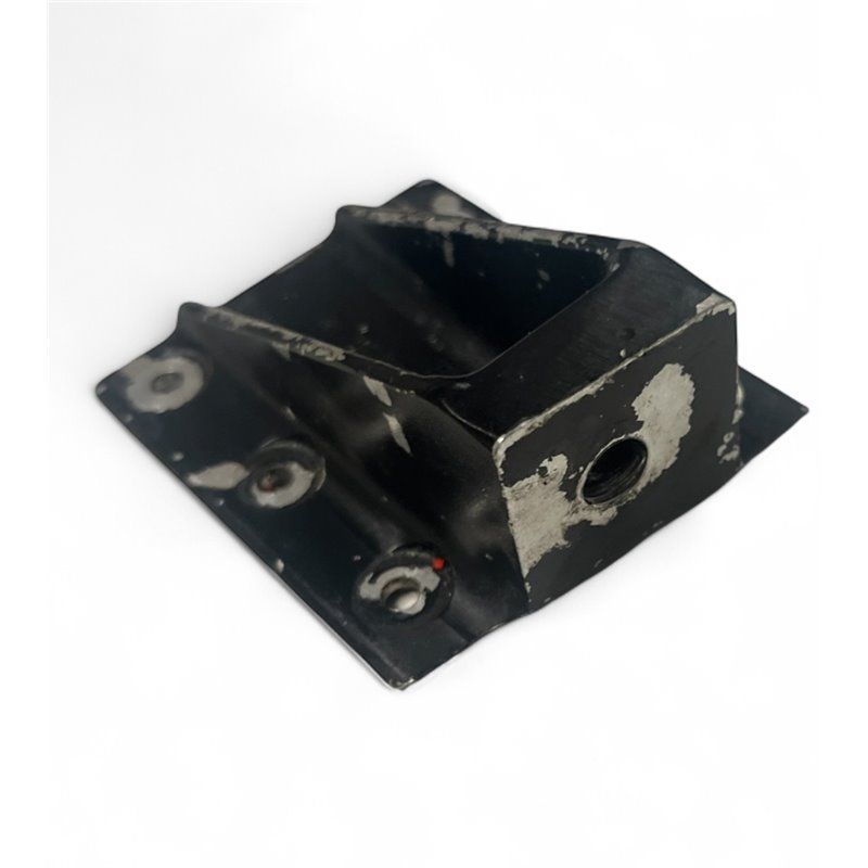 Piper lower engine fitting 62441-2