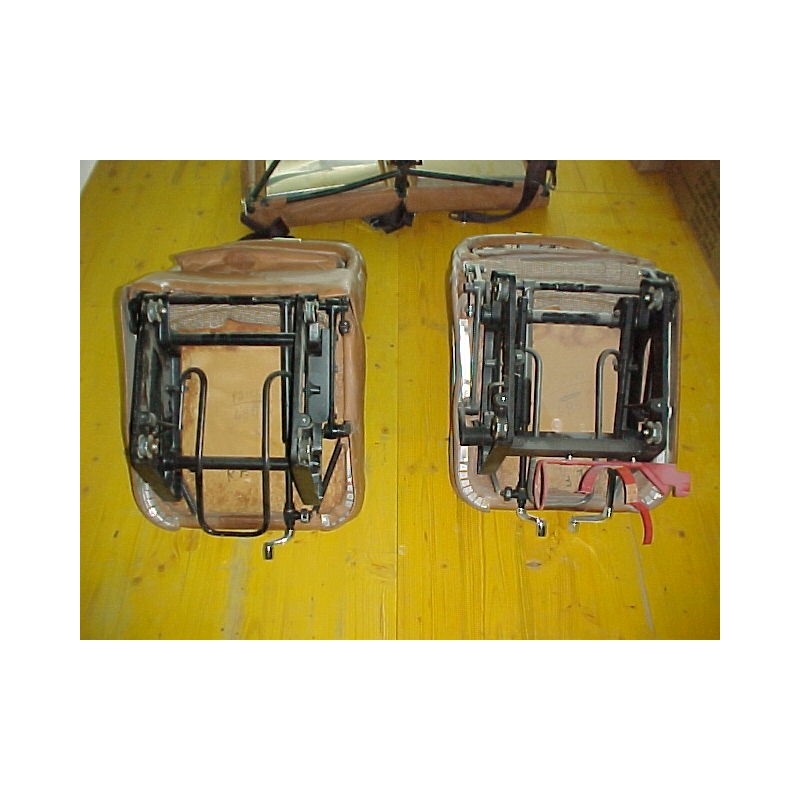 Cessna P210 pilot seats