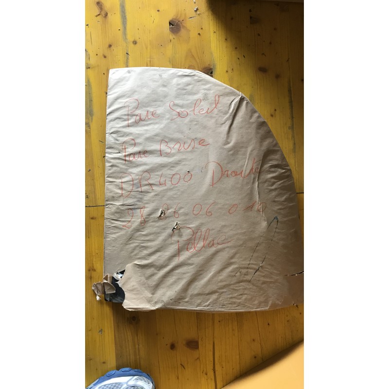 Windshield rh DR 400